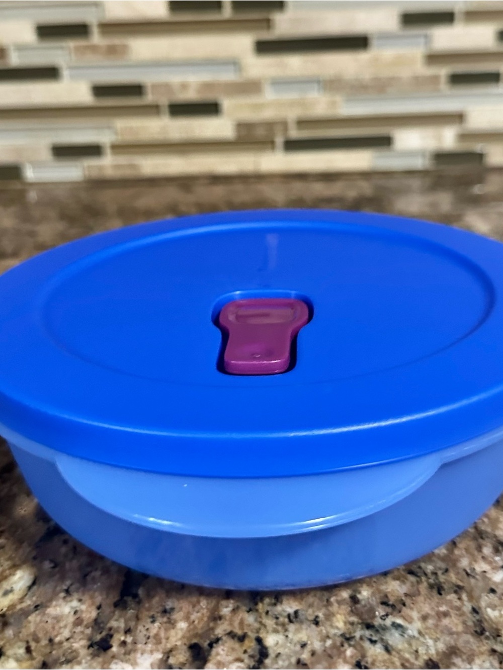 Tupperware crystal wave Container 4 1/4 cups - 1 liter - blue color